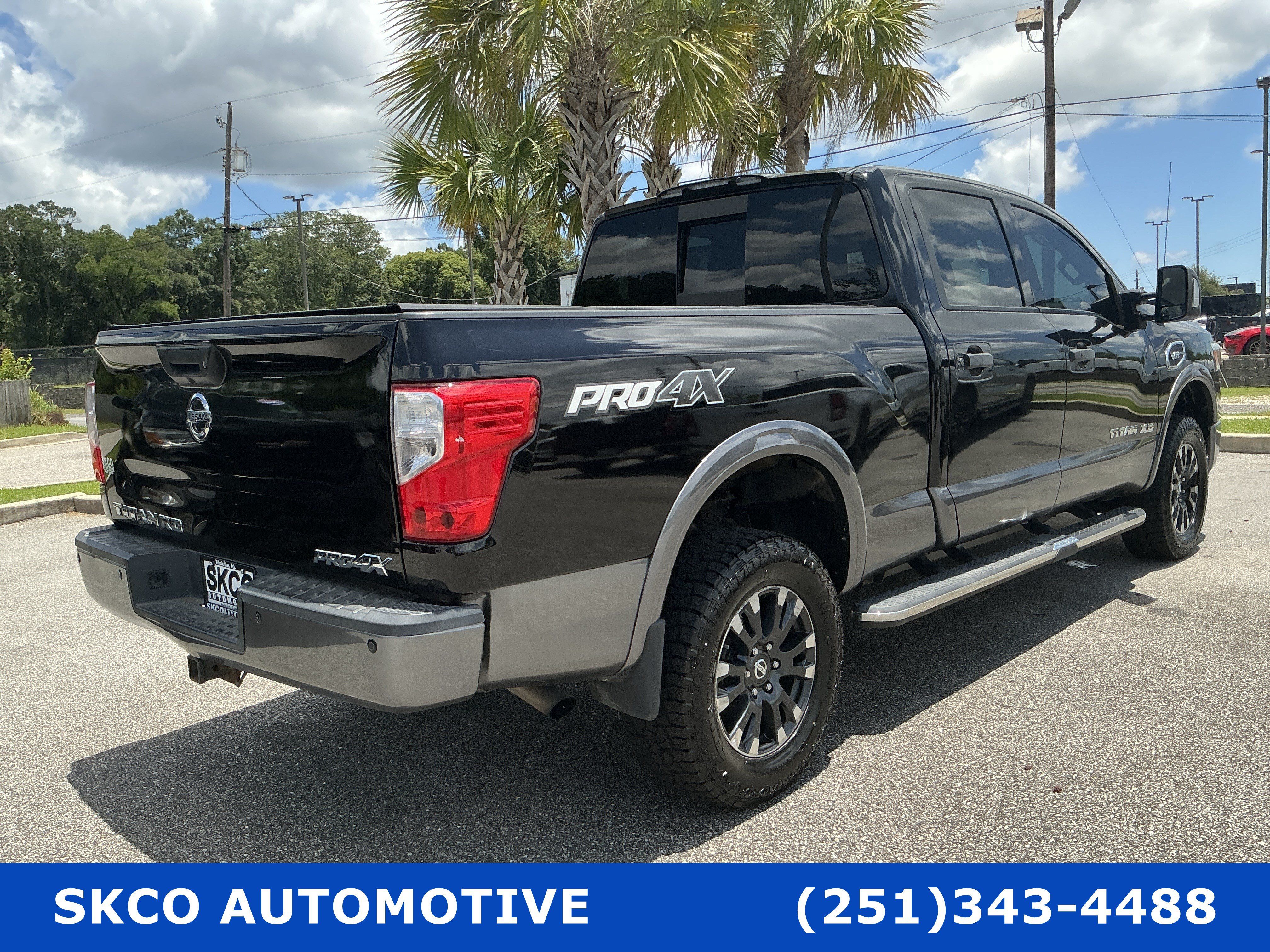 Used 2017 Nissan Titan PRO-4X AWD/4WD image 5