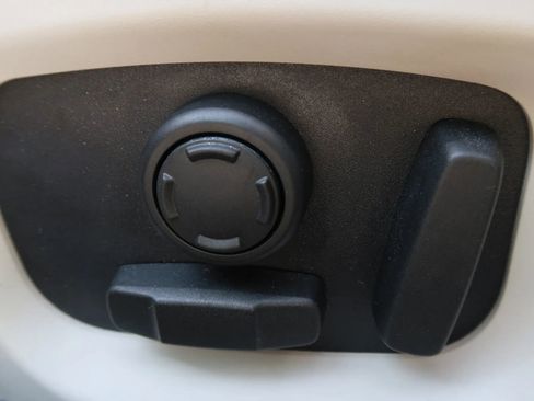 Used 2017 Jaguar XF Prestige image 30