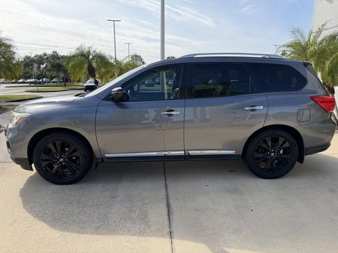 Used 2017 Nissan Pathfinder Platinum w/ Midnight Edition Package image 7