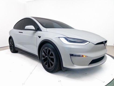 Used 2022 Tesla Model X image 8