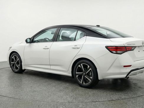 Used 2025 Nissan Sentra SV image 6