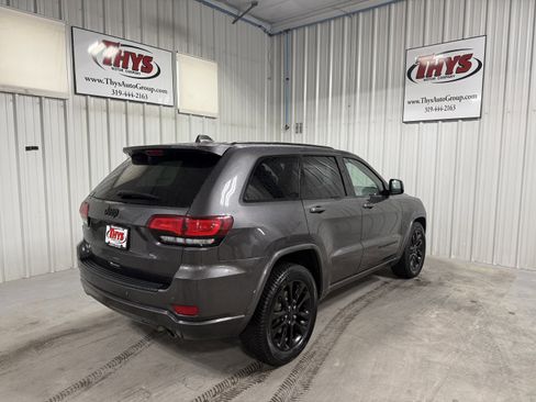 Used 2021 Jeep Grand Cherokee Laredo X RWD image 3
