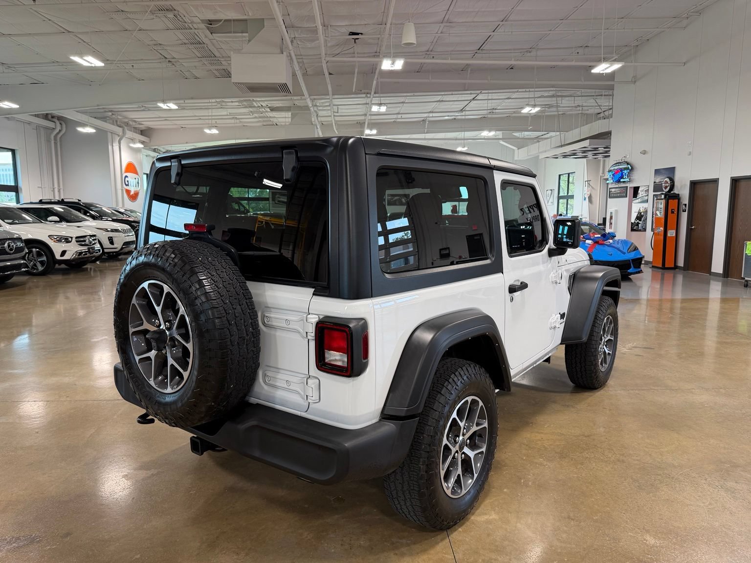 Used 2024 Jeep Wrangler Sport AWD/4WD image 5