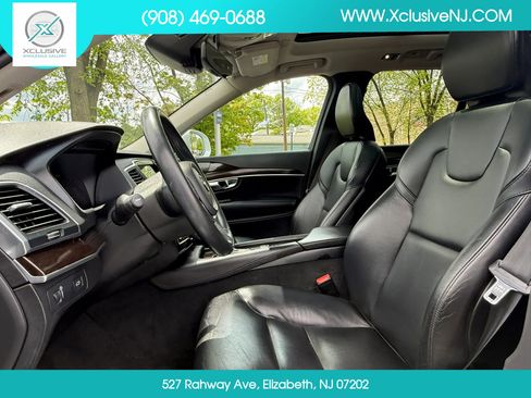 Used 2019 Volvo XC90 T5 Momentum w/ Multimedia Package AWD/4WD image 8