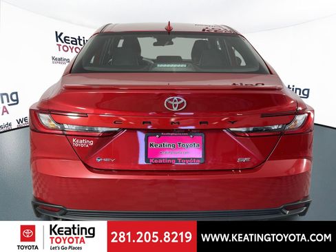 Used 2025 Toyota Camry SE image 5