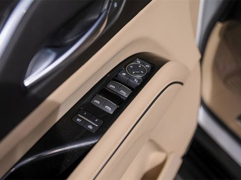 Used 2024 Cadillac Escalade Premium Luxury image 24