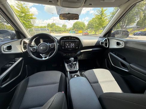 Used 2020 Kia Soul LX FWD image 18