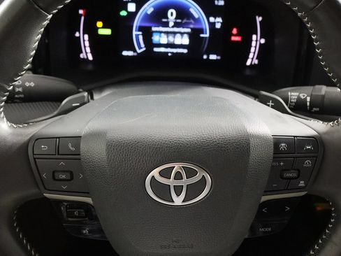 Used 2025 Toyota Camry SE w/ Convenience Package FWD image 20