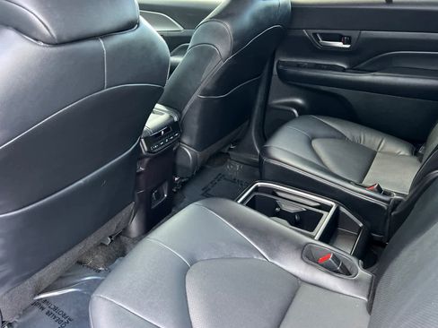 Certified 2025 Toyota Grand Highlander AWD image 4