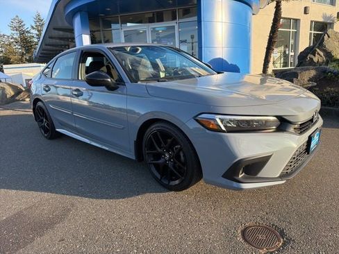 Used 2022 Honda Civic Sport image 2