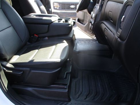 Used 2024 GMC Sierra 3500 Pro w/ Convenience Package image 9