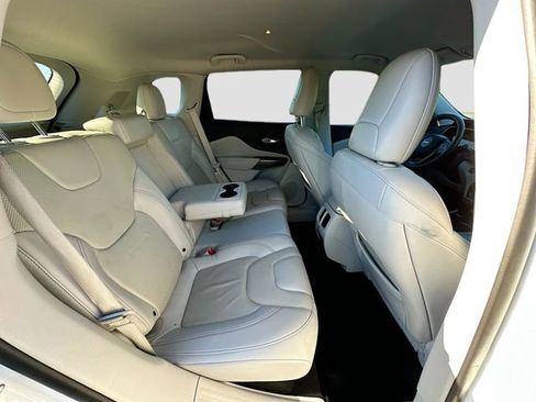 Used 2019 Jeep Cherokee Limited image 26