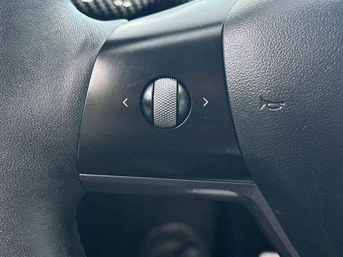 Used 2022 Tesla Model Y Performance image 30