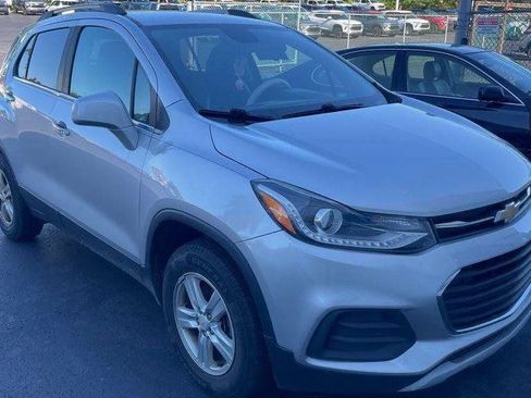 Used 2019 Chevrolet Trax LT w/ LT Convenience Package AWD/4WD image 4