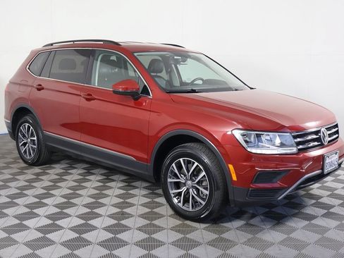 Used 2020 Volkswagen Tiguan SE FWD image 3