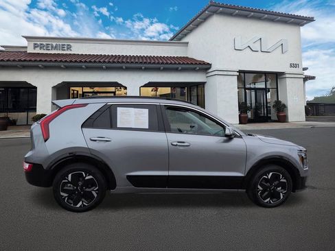 Certified 2025 Kia Niro Wind FWD image 9