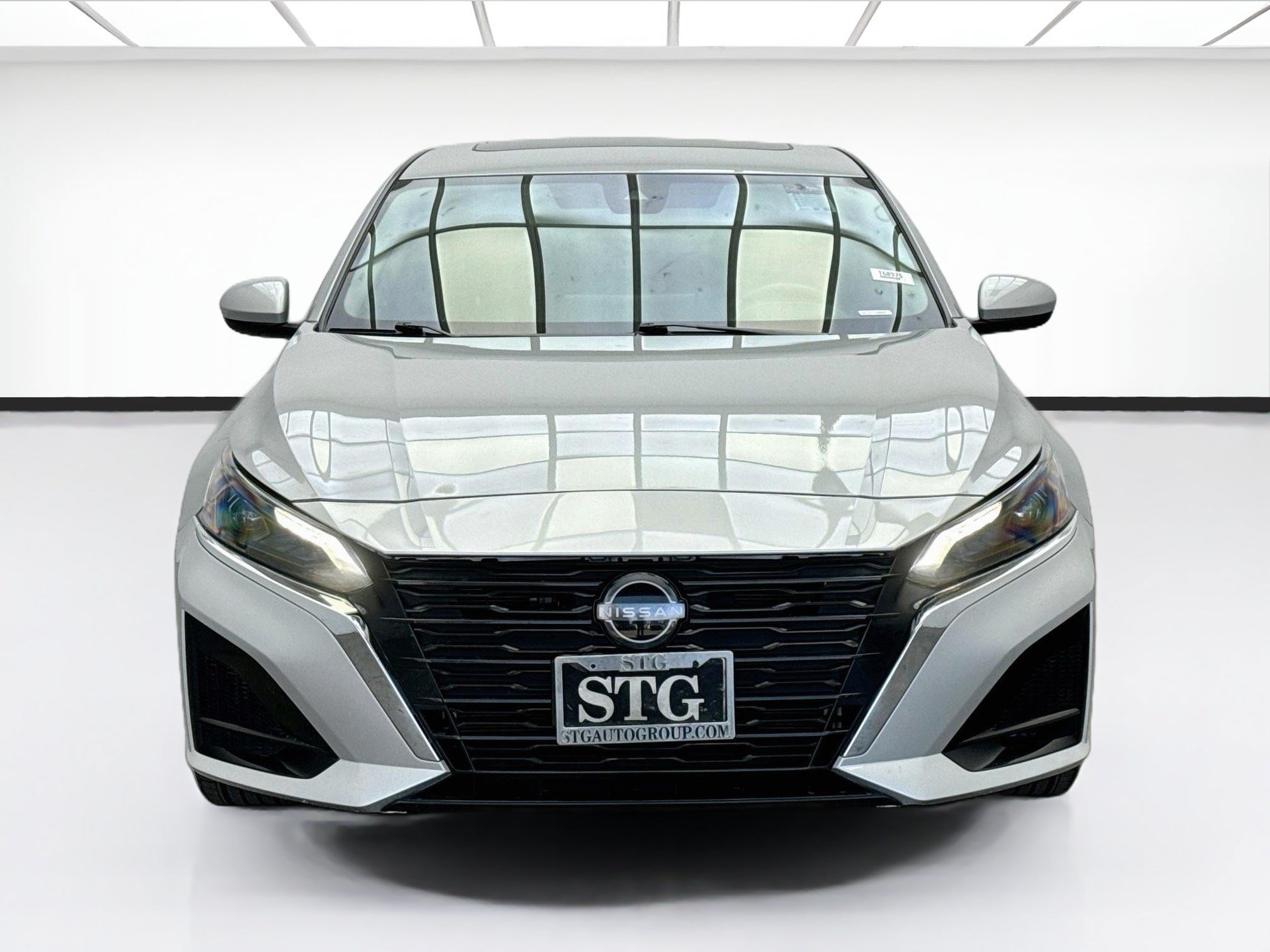 Used 2023 Nissan Altima 2.5 SV w/ SV Premium Package FWD image 2