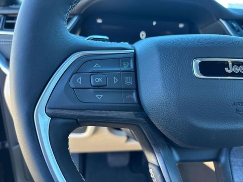 Certified 2025 Jeep Grand Cherokee L Limited image 18