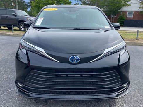 Used 2025 Toyota Sienna XLE FWD image 21