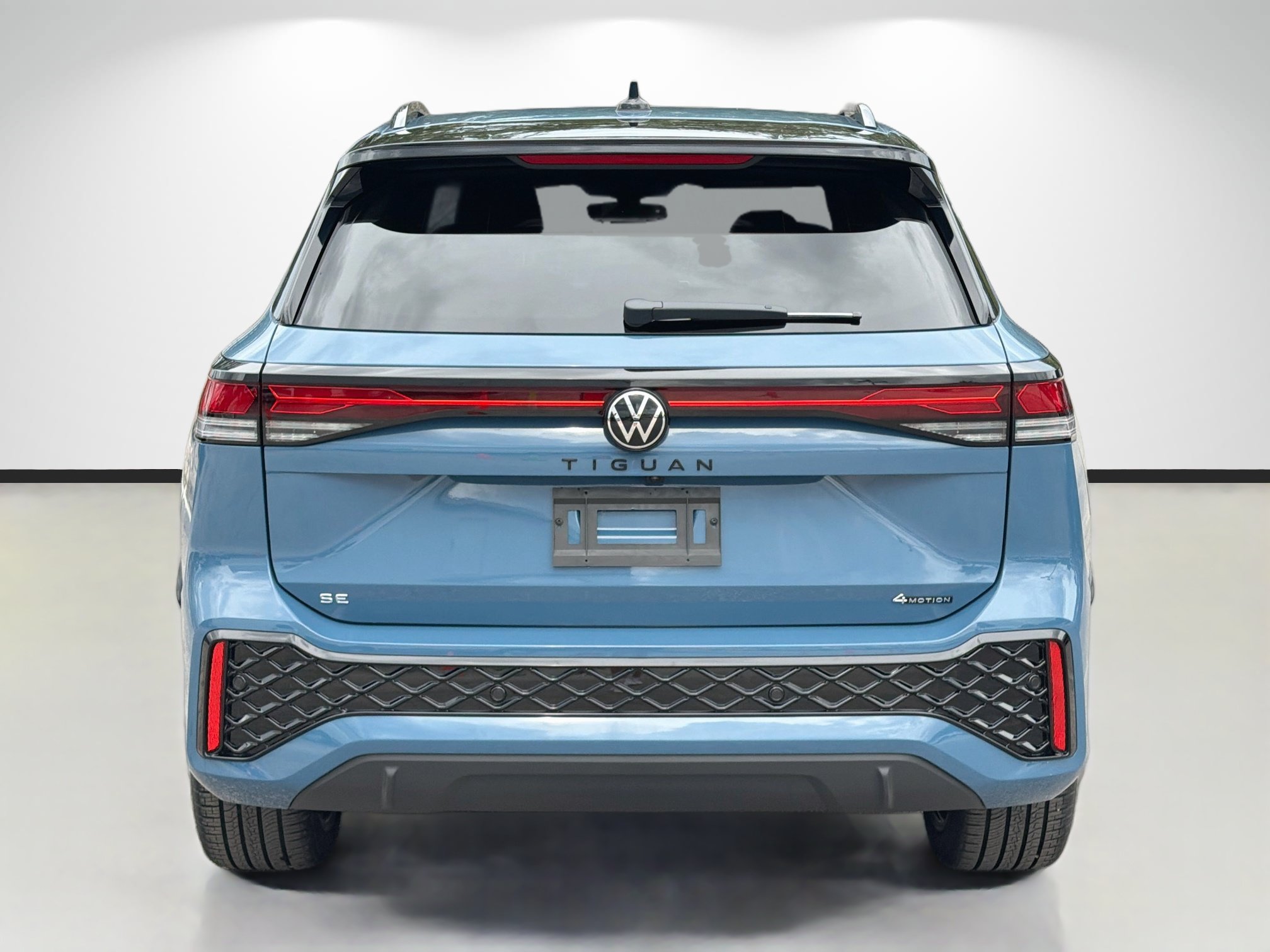 Used 2026 Volkswagen Tiguan SE R-Line AWD/4WD image 4