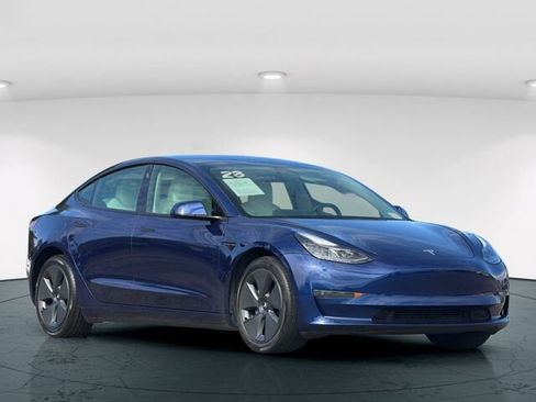 Used 2023 Tesla Model 3 Standard Range RWD image 9