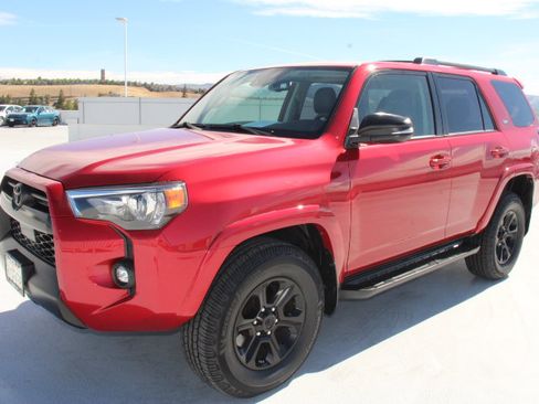 Used 2021 Toyota 4Runner SR5 Premium w/ Moonroof Package AWD/4WD image 7