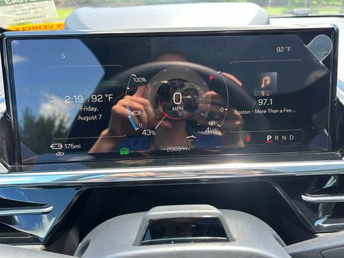 Used 2025 GMC Sierra EV Denali AWD/4WD image 29