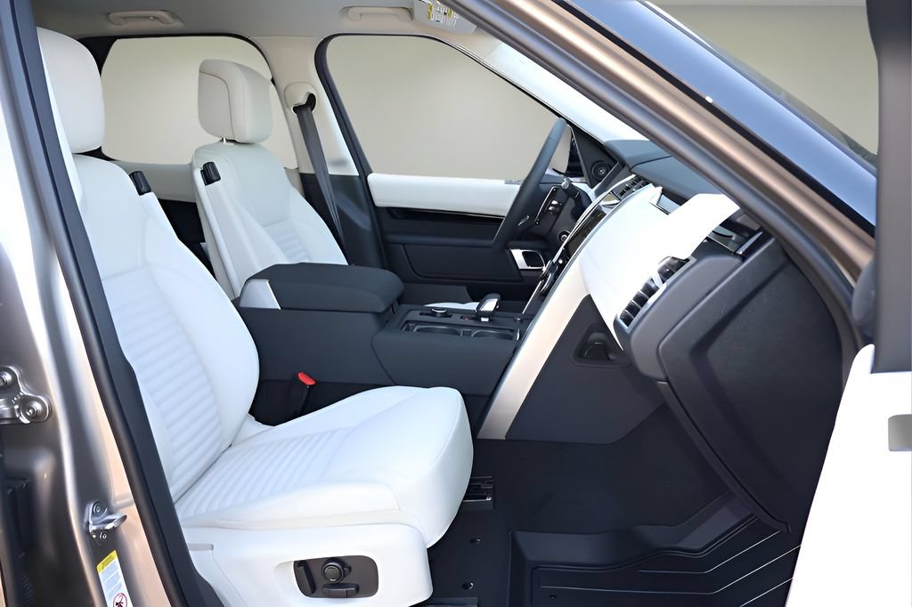 New 2026 Land Rover Discovery S AWD/4WD image 17