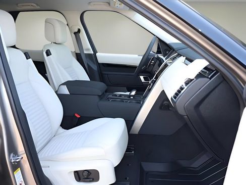 New 2026 Land Rover Discovery S AWD/4WD image 17