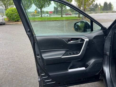 Used 2022 Toyota RAV4 XLE Premium AWD/4WD image 16