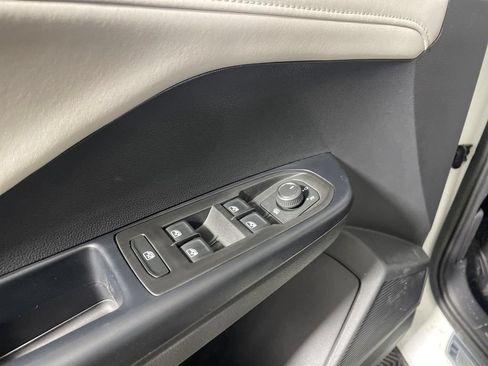 New 2026 Volkswagen Taos SE AWD/4WD image 9