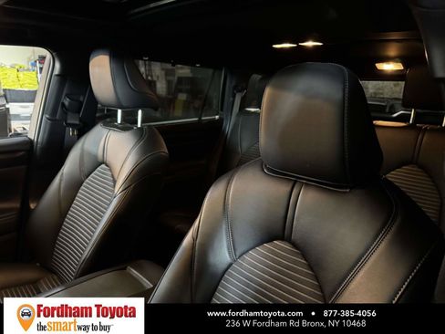 Used 2024 Toyota Highlander XSE AWD/4WD image 18