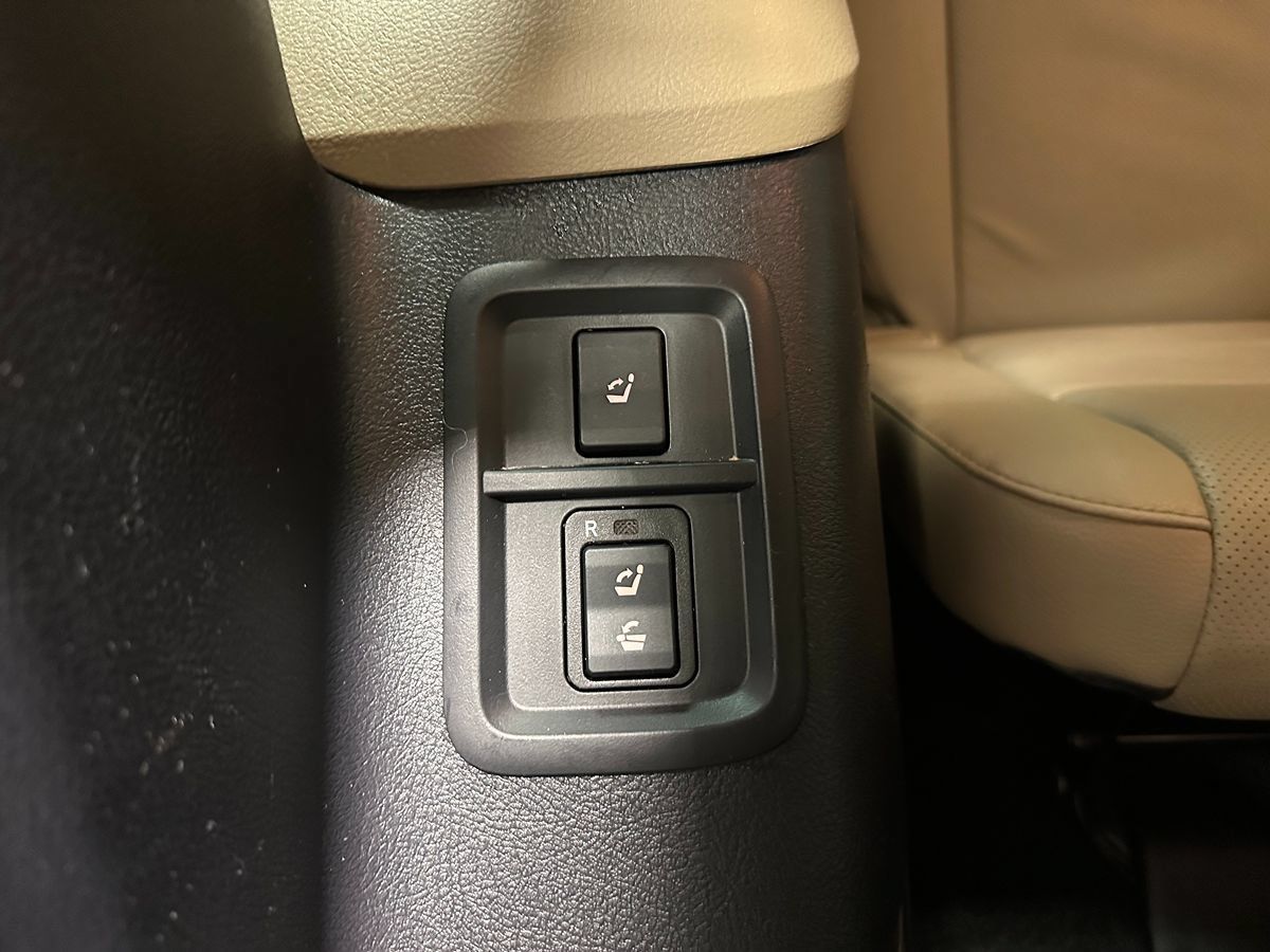 Used 2016 Toyota Sequoia Platinum AWD/4WD image 22
