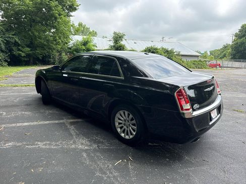 Used 2013 Chrysler 300 RWD image 4