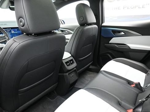 Used 2025 Chevrolet Equinox EV LT w/ Active Safety Package 3 FWD image 24