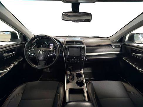 Used 2017 Toyota Camry SE w/ Moonroof Package FWD image 16