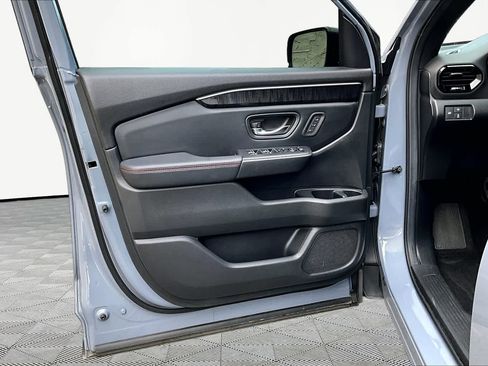 Used 2025 Honda Pilot Black Edition image 42