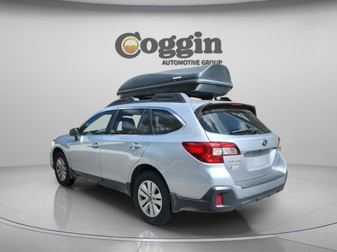 Used 2018 Subaru Outback 2.5i Premium image 3