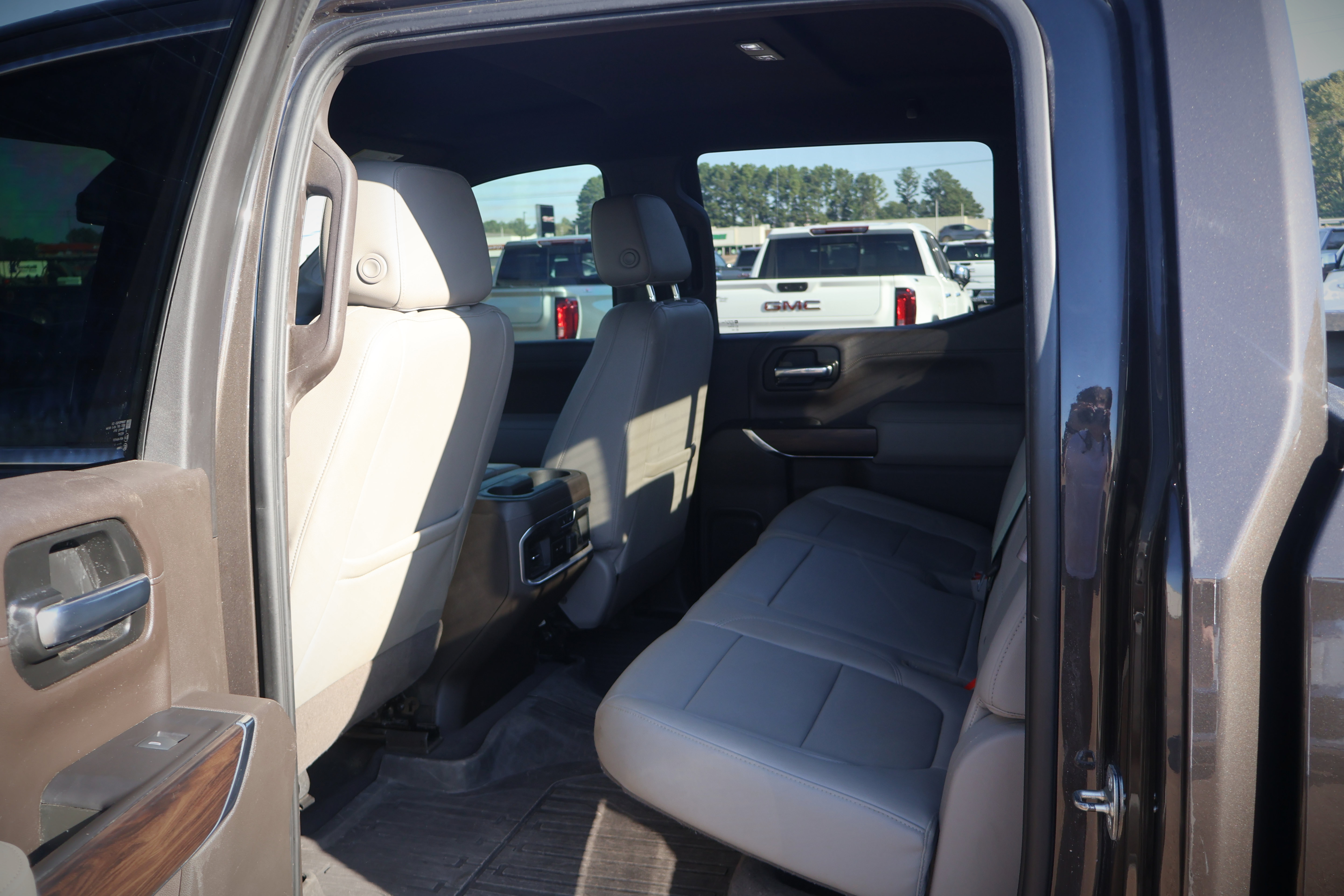 Used 2021 GMC Sierra 1500 SLT w/ SLT Premium Plus Package AWD/4WD image 16