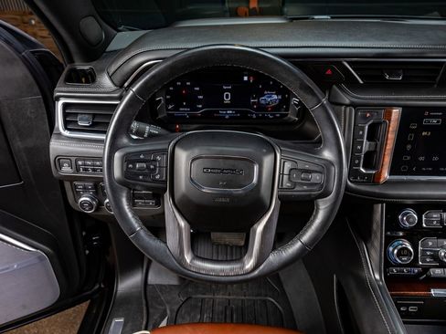 Used 2023 GMC Yukon XL Denali Ultimate image 17