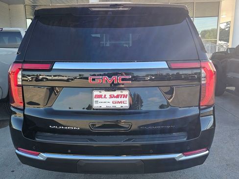 Used 2025 GMC Yukon Elevation w/ Elevation Premium Package AWD/4WD image 4