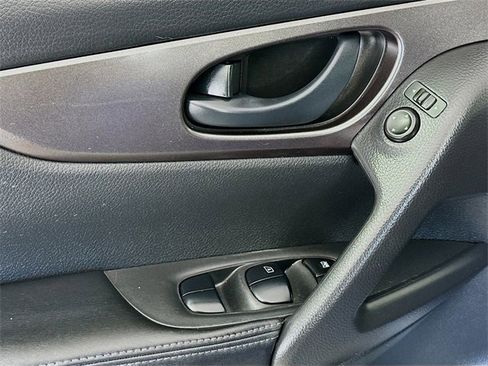 Used 2020 Nissan Rogue Sport S w/ Appearance Package image 17