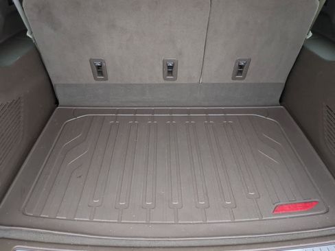 Used 2021 GMC Yukon XL Denali w/ Denali Premium Package image 36