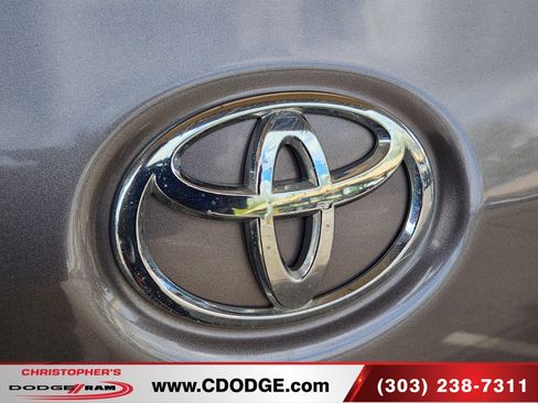 Used 2011 Toyota Sienna XLE image 23