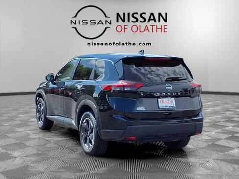 Used 2025 Nissan Rogue SV FWD image 3