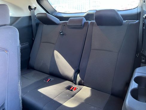 Used 2023 Toyota Highlander LE image 27