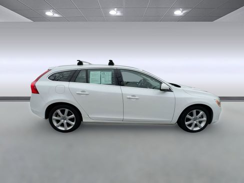 Used 2017 Volvo V60 T5 Premier w/ Convenience Package image 8