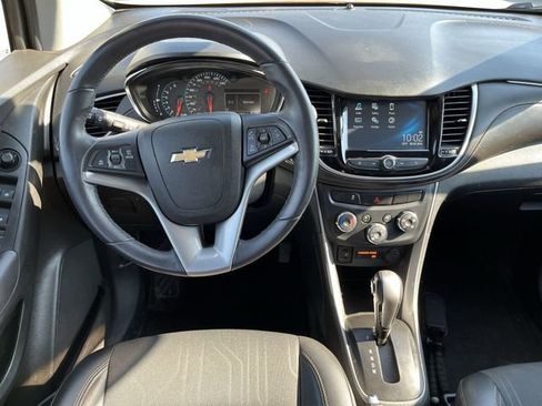 Used 2017 Chevrolet Trax LT w/ LT Convenience Package image 13