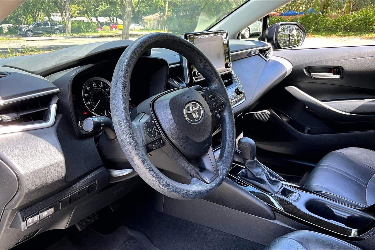 Used 2020 Toyota Corolla LE FWD image 14