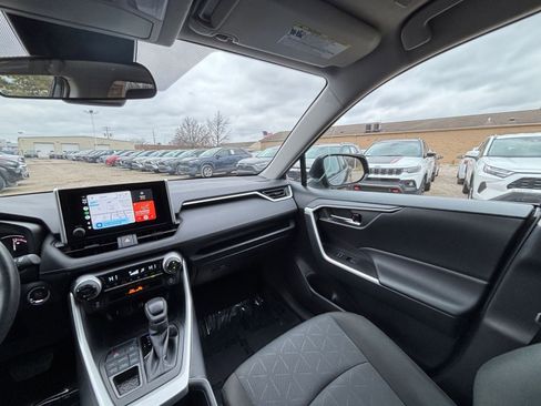 Used 2025 Toyota RAV4 XLE image 36